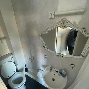 Single Room Private Bathroom